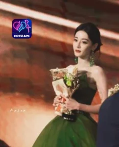 Read more about the article Địch Lệ Nhiệt Ba Influencer Hot51 di Indonesia