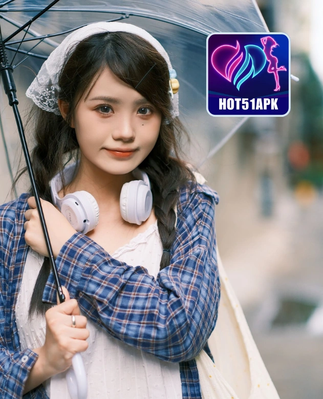 Hannah Ridgewell-Hot51 